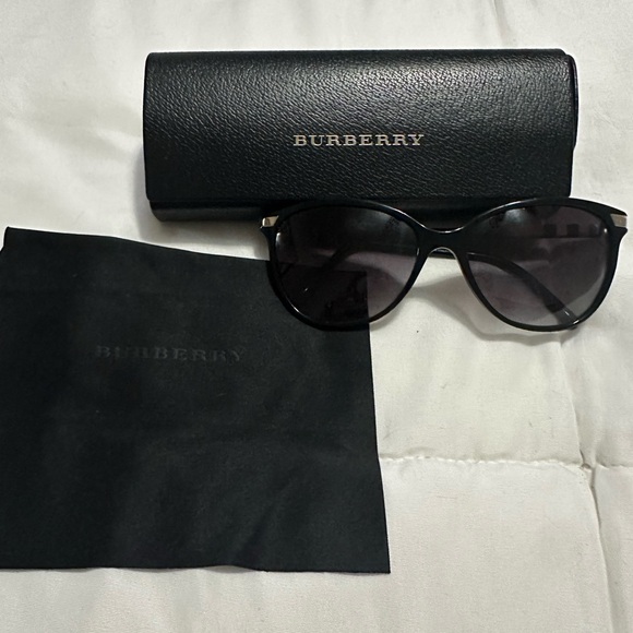 Burberry Sunglasses with Case - Picture 1 of 6